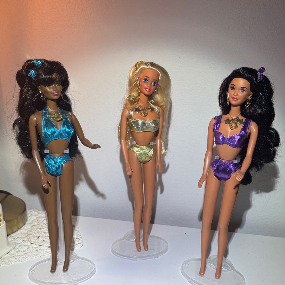 1991 Sun sensation Barbie and friends.